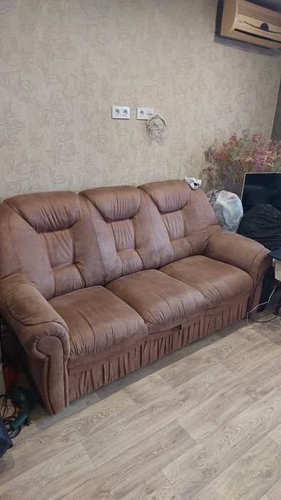 Гостевой диван в хорошем состоянии
