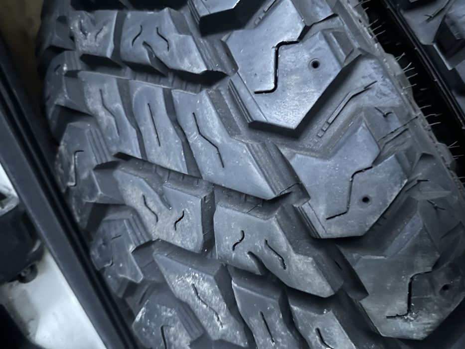 Резина A/T Cooper 225/75/16 болото R16 комплект 95%