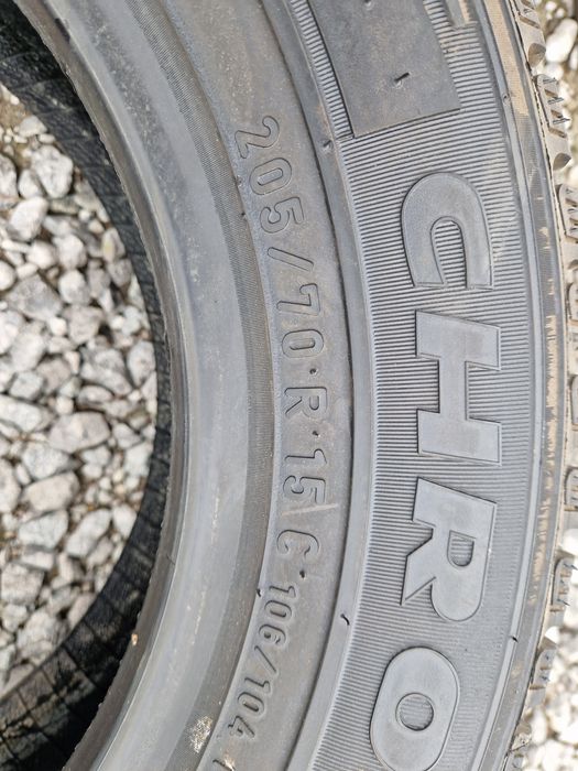 Opony zimowe Pirelli Winter Chrono 205/70r15C z kolcami
