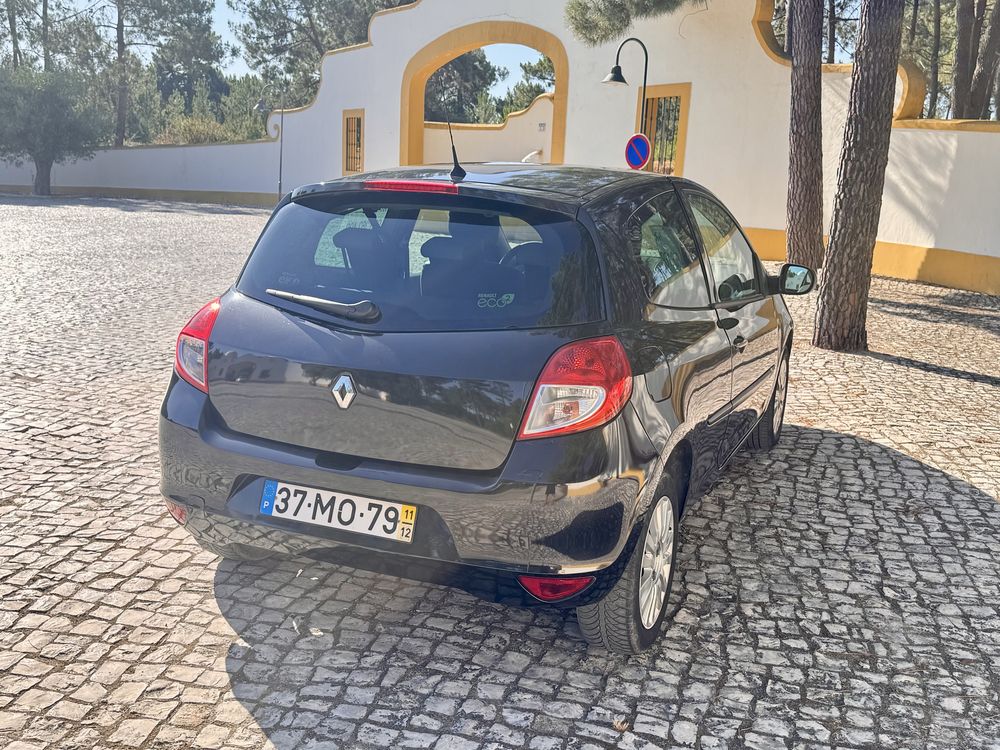 Renault Clio Bem estimado de Dezembro 2011