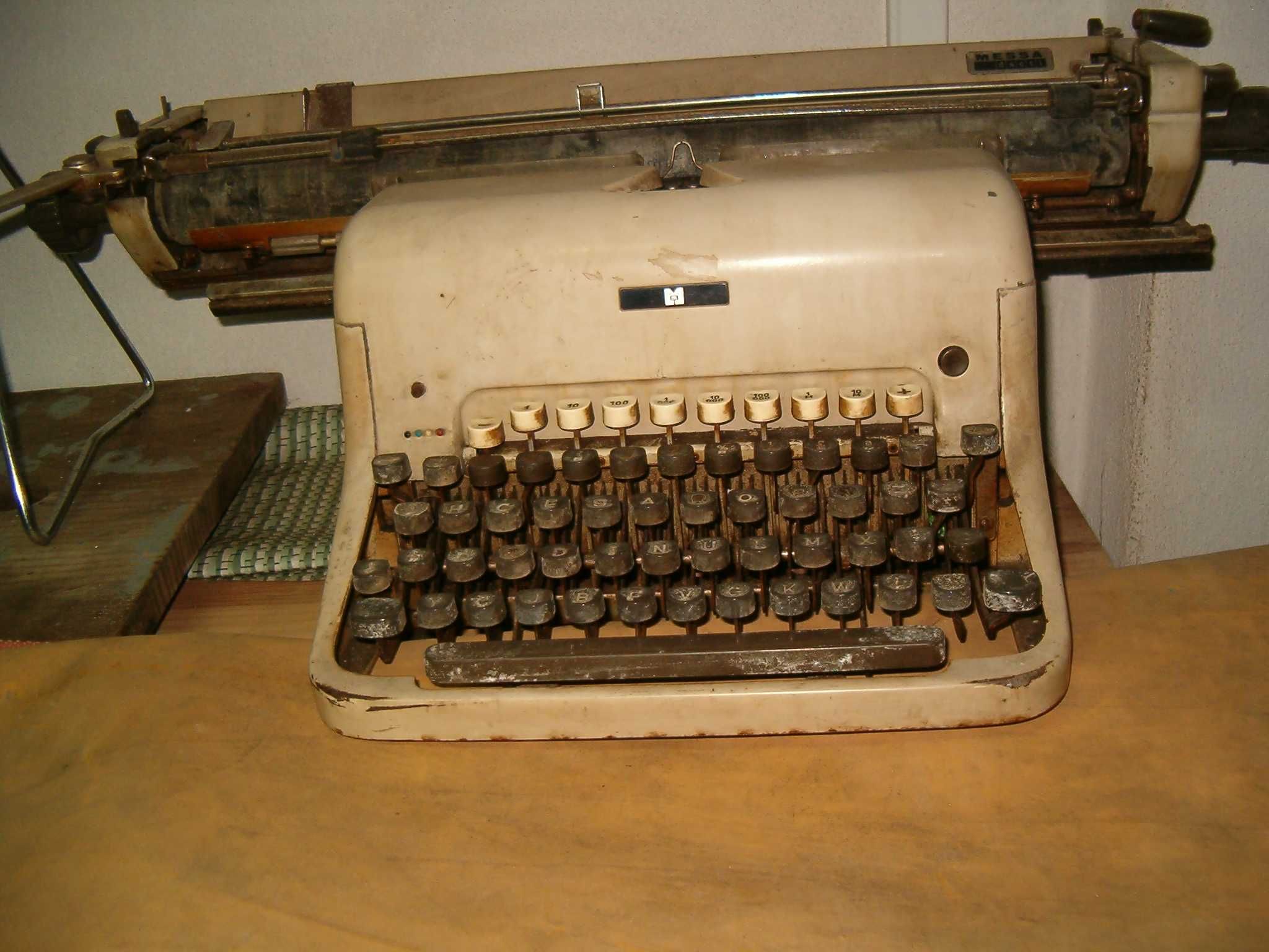 Maquina de escrever teclado HCESAR