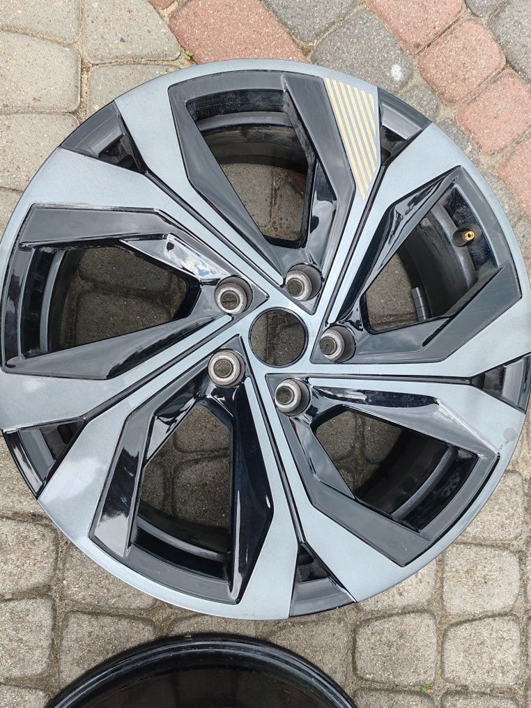 Felgi aluminiowe R18 5x114,3 Renault Austral Captur Arkana GT RS Et35