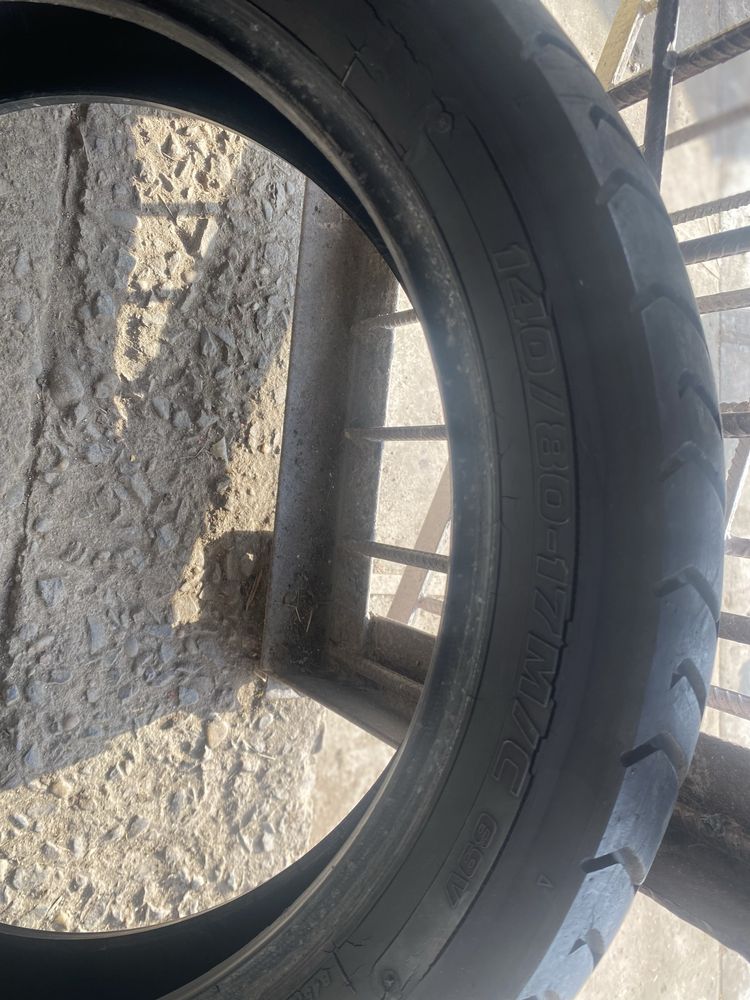 Продам б/у резину BRIDGESTONE BATLAX BT45R