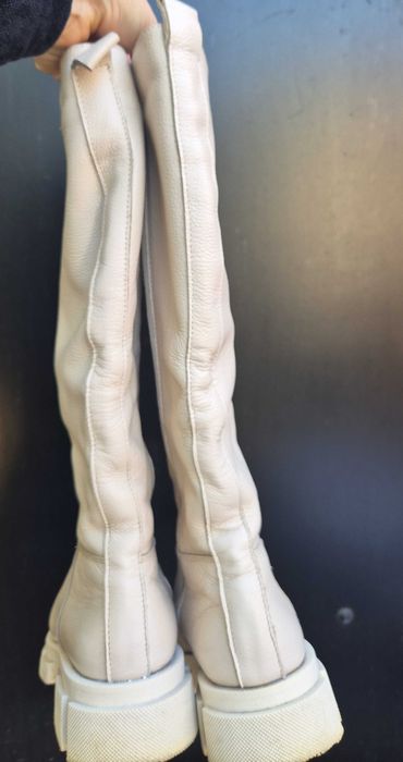 Преміальні жіночі чоботи труби зі шкіри молочного кольору