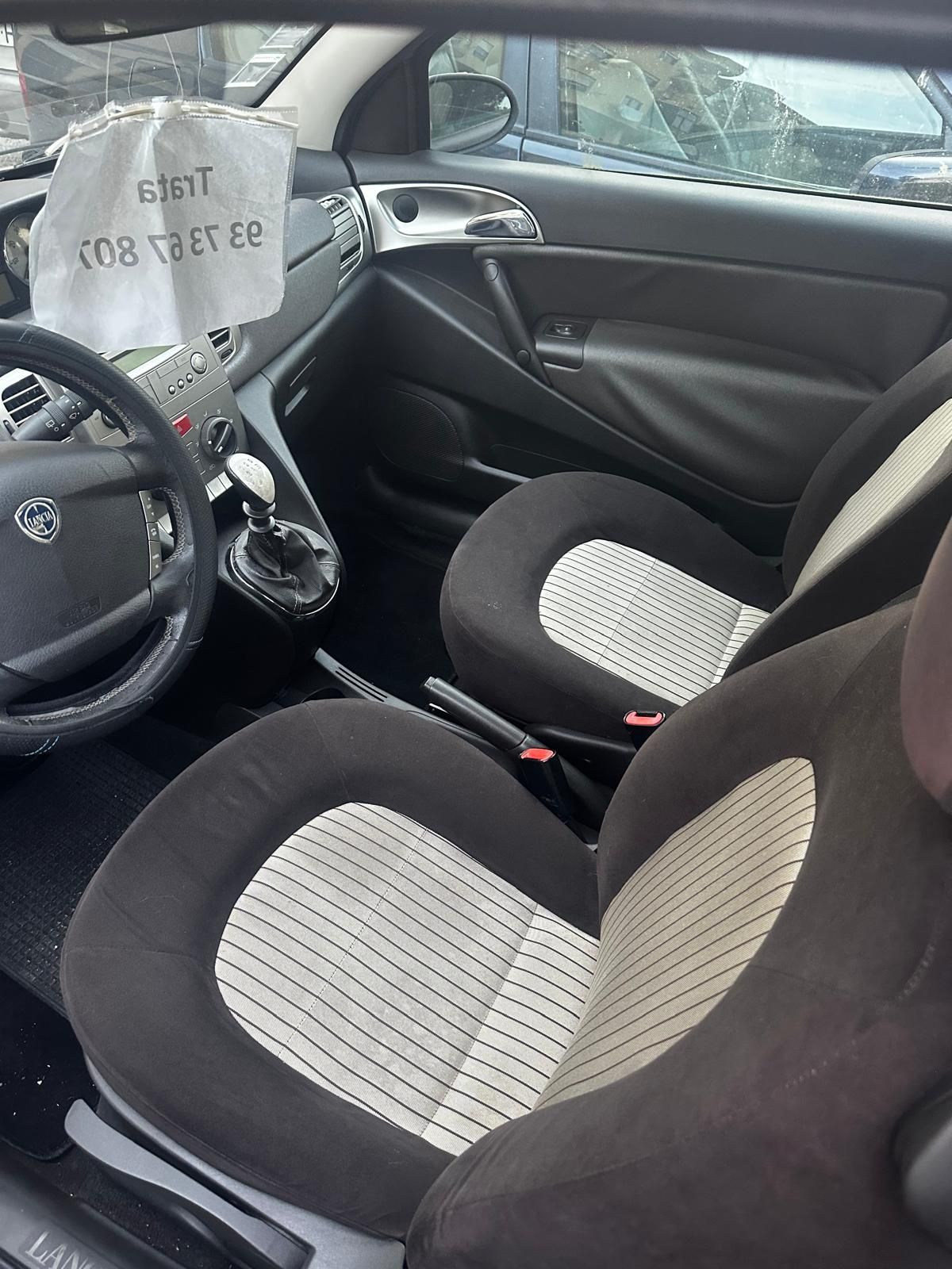 Lancia ypsilon  2