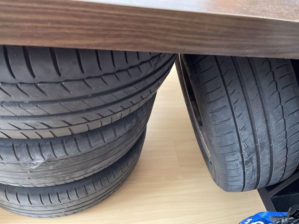 Pneus Michelin 225/55/R16 i jantes . Audi