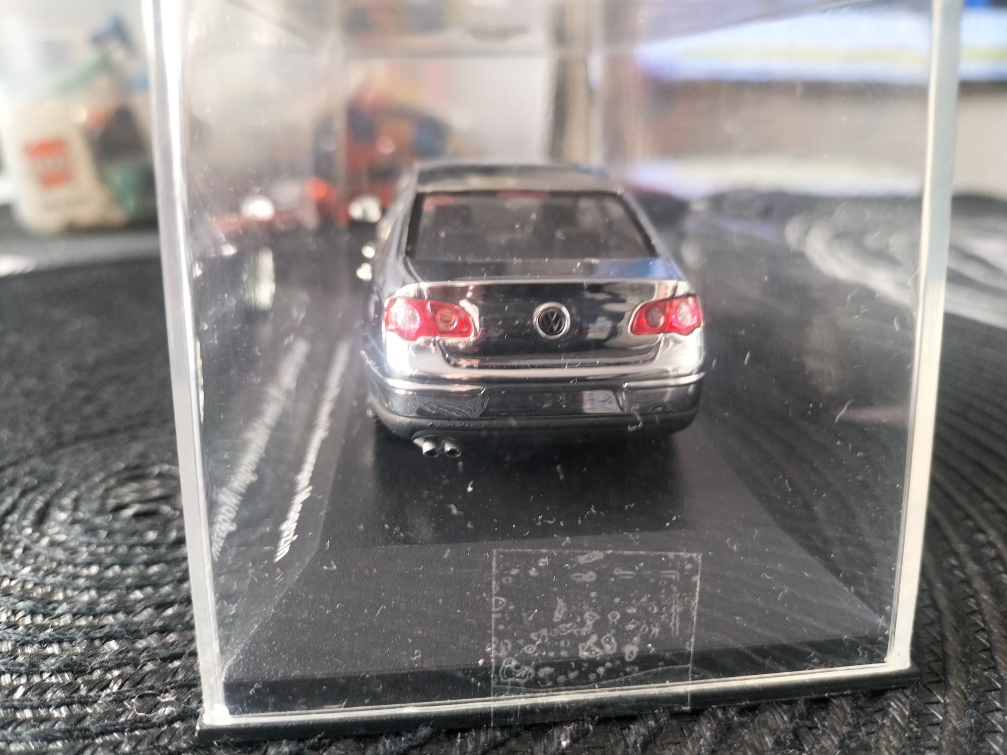Minichamps volkswagen passat 1:43 chrom.