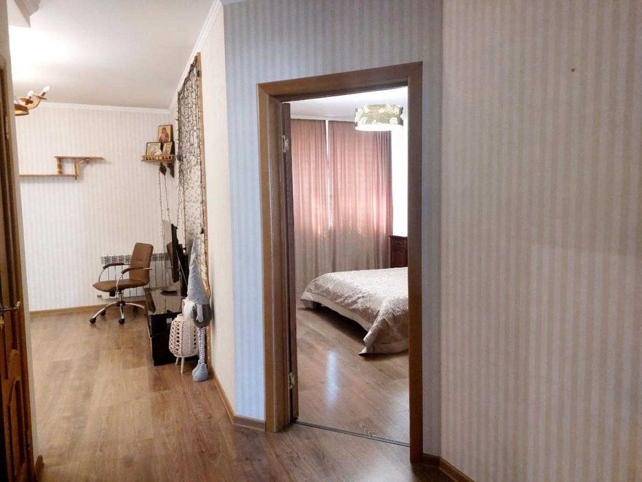 БЕЗ КОМІСІЇ! дуже велика 2 кімнатна квартира. ТОП локація