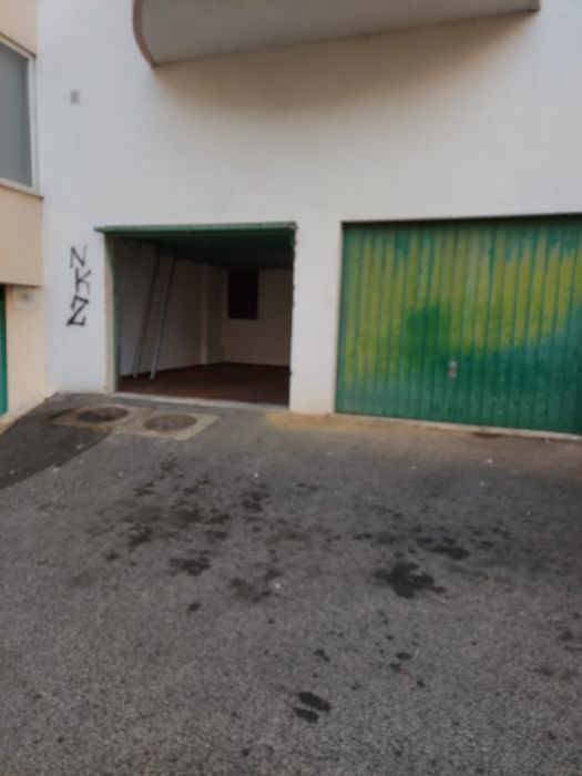 Garagem tapada das Mercês 16m2+8m2 bons acessos