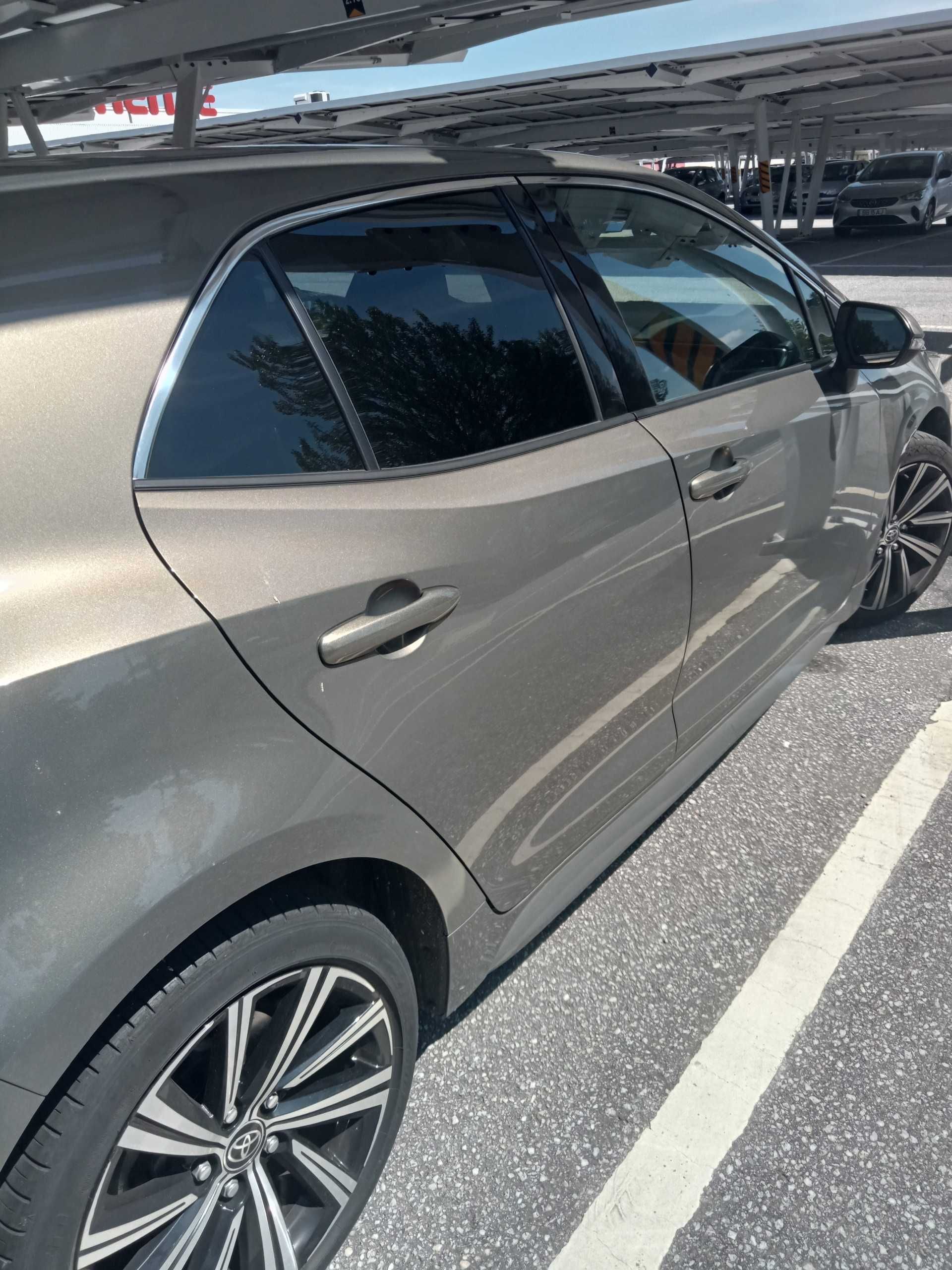 Toyota corolla 1.8 híbrido em óptimo estado para venda