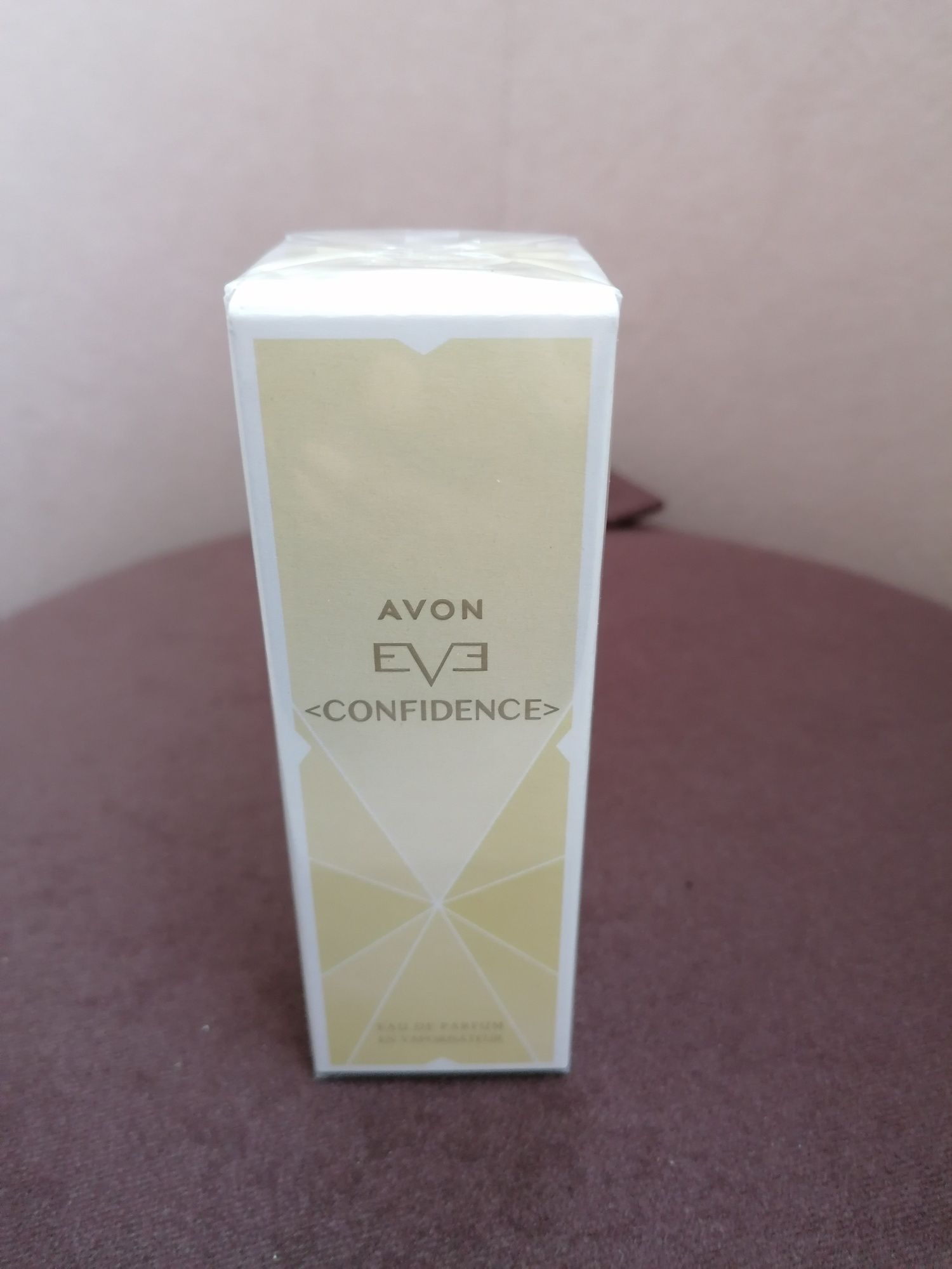 Avon woda Eve Confidence