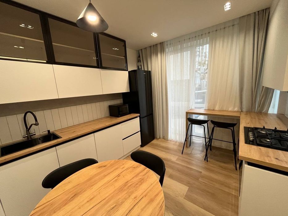 Здається 2кімн. Новобудова з терасою та паркінгом  паркова зона