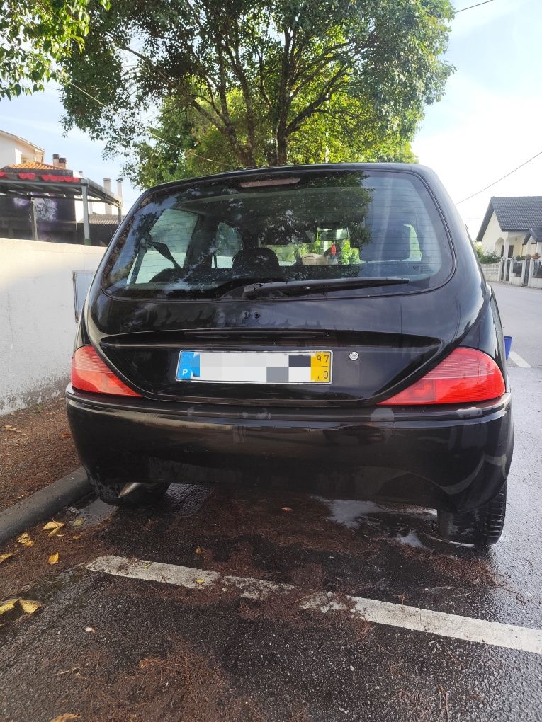 Vendo Lancia y 1.1 negociável.