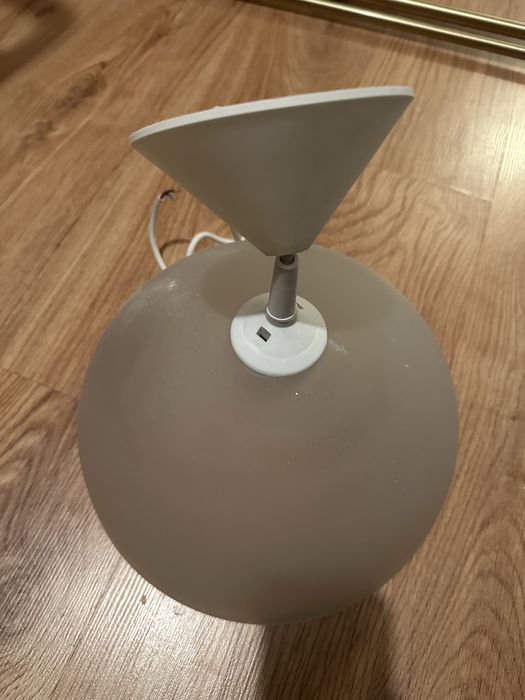 Lampa sufitowa ze szklanym kloszem