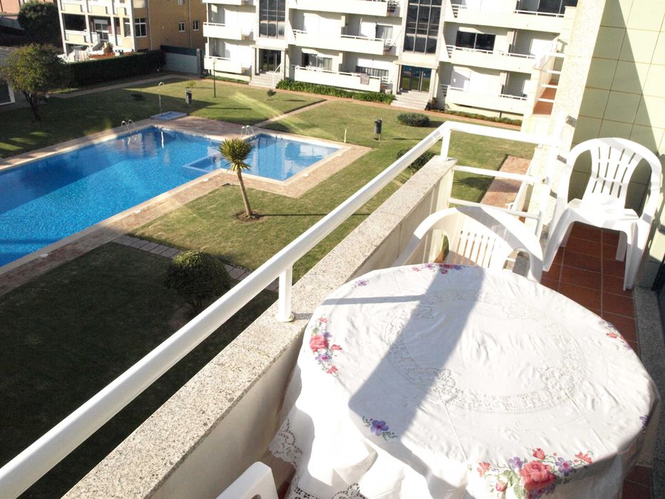 EPS41, espaçoso T3 Duplex em condomínio frente praia. Linda vista mar.