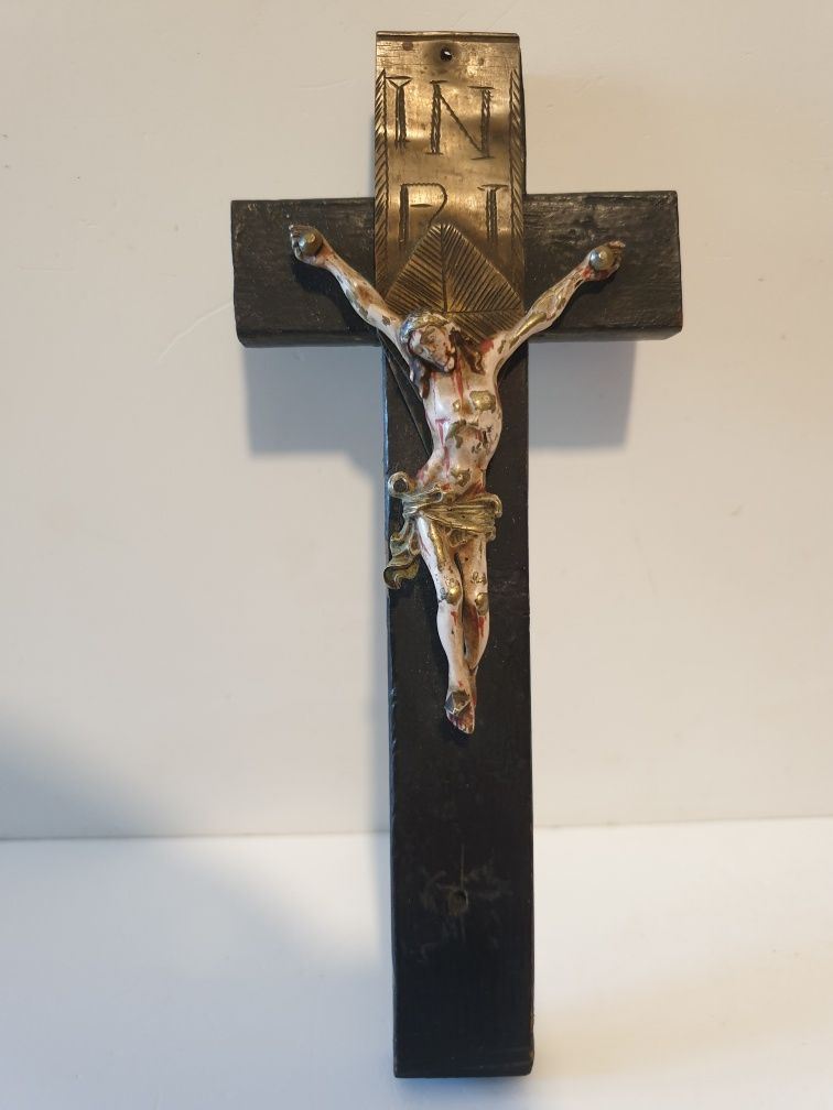 Antigo crucifixo com Cristo em bronze  policromado