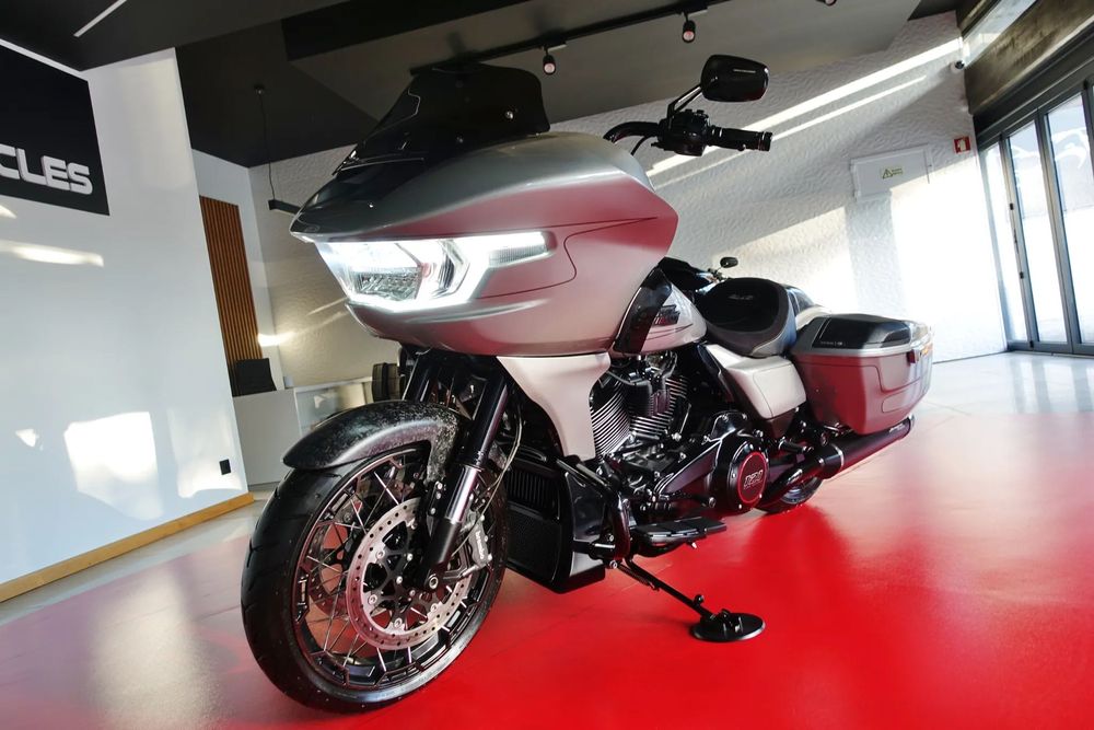 Harley-Davidson Road  Glide CVO