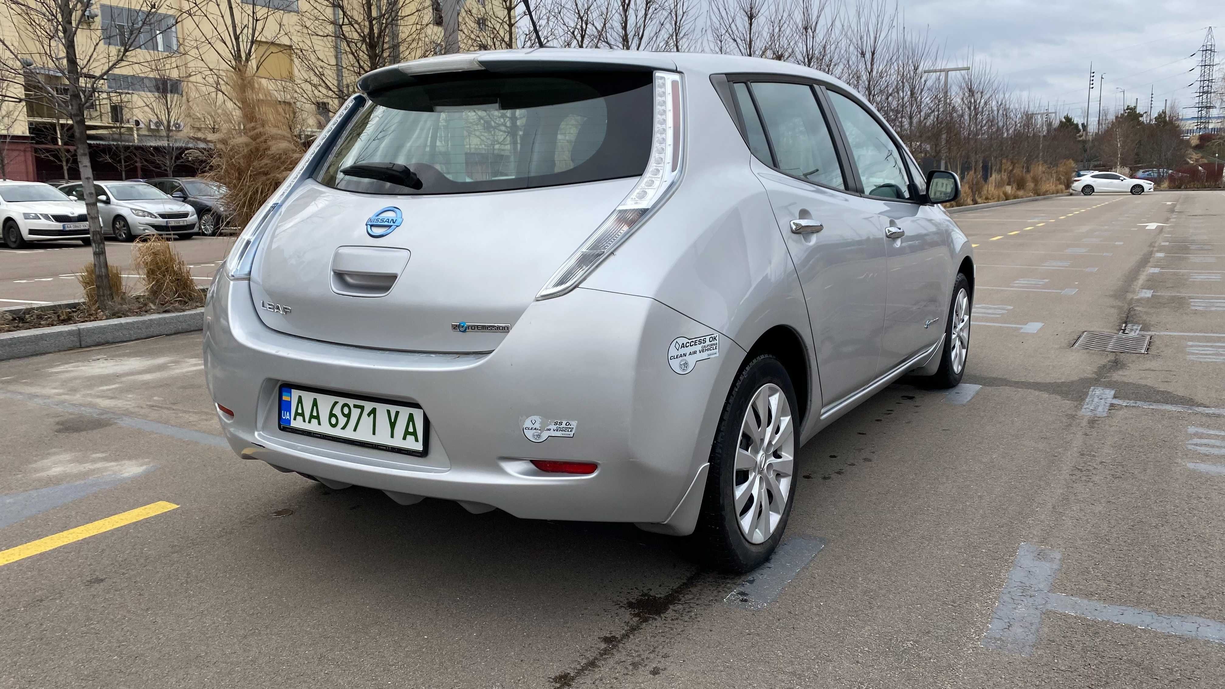 2013 Nissan Leaf 10/12 в наявності без ДТП цілий