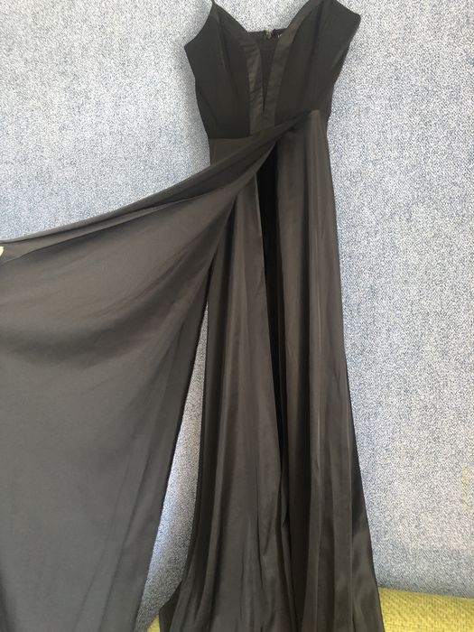 Чорна вечірня сукня