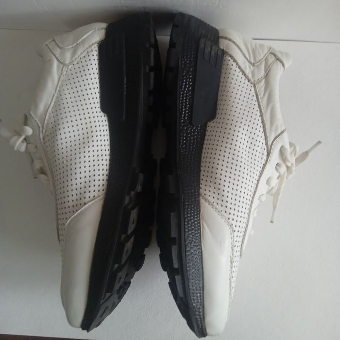 Кросовки женские кожаные 38