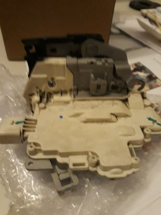 Vendo Fecho Porta Seat Leon 1P1 Com Avaria