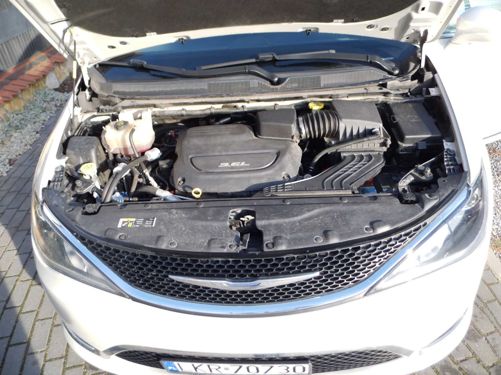 Chrysler Pacifica 2017r 3,6V6 LPG 8-osobowa