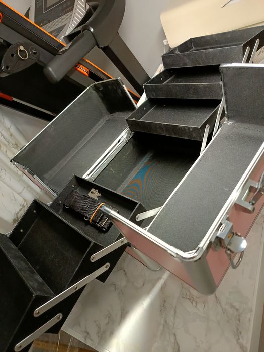 Solidny kuferek kosmetyczny różowy