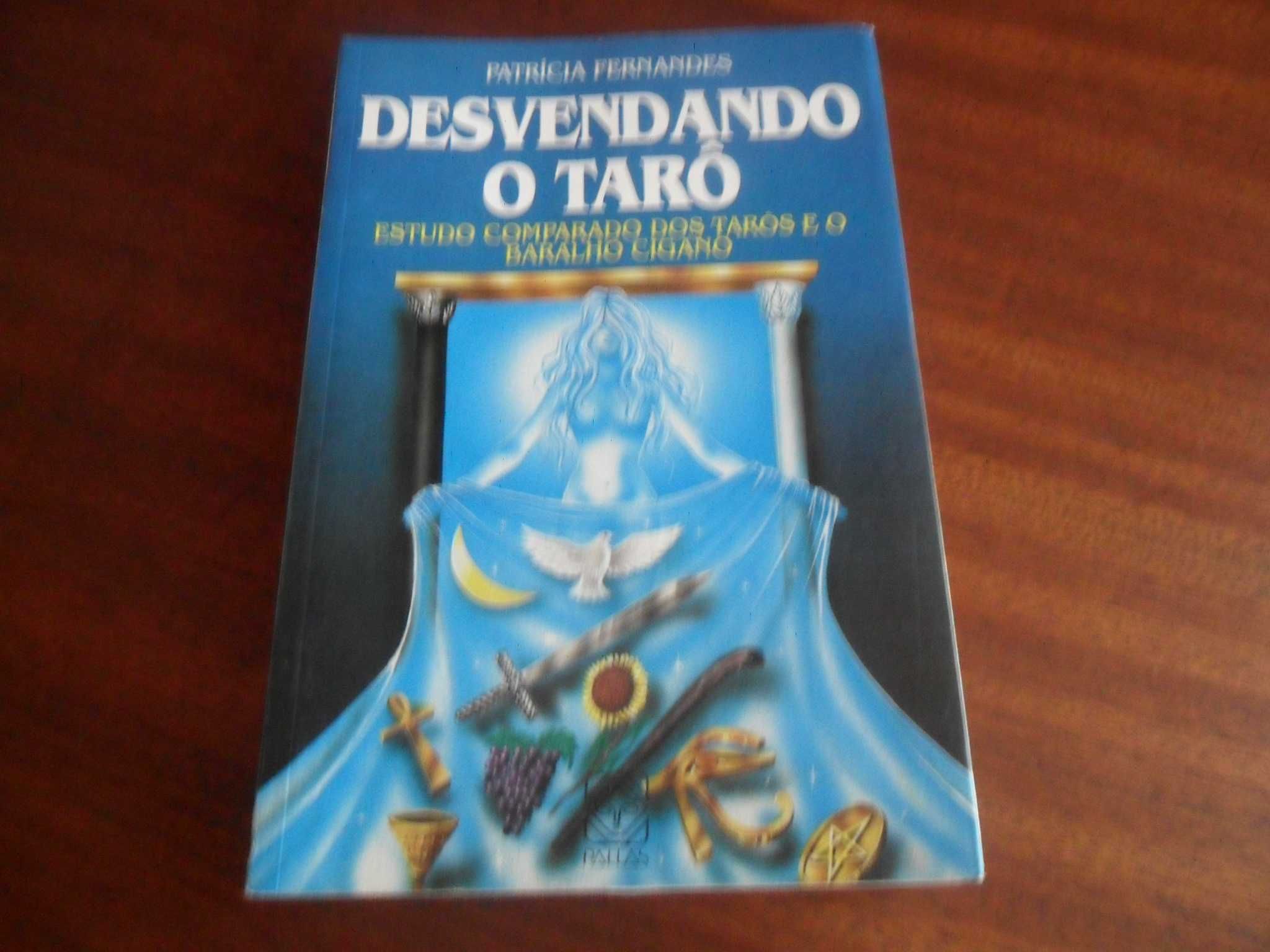 "Desvendando o Tarô"  de Patrícia Fernandes - 1ª Edição de 1996