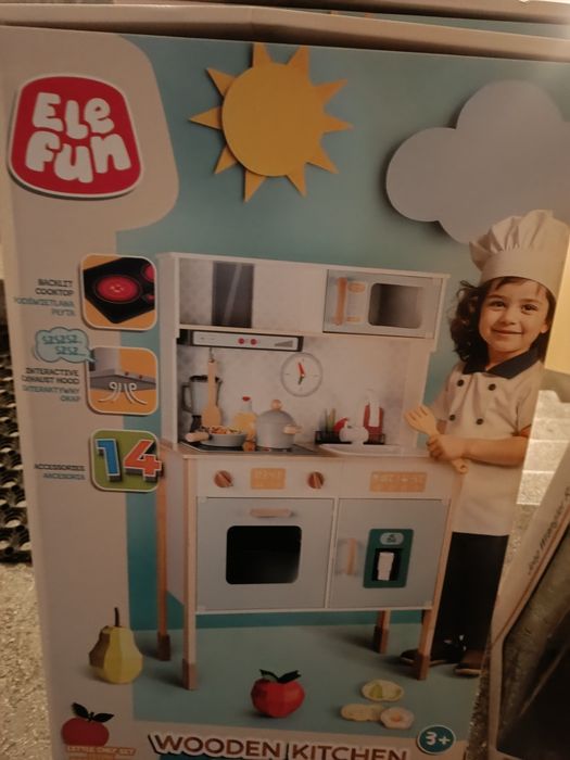 Nowa drewniana kuchnia