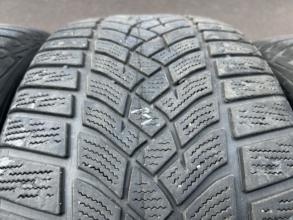 Opony zimowe Good Year Ultragrip 235/45/18 5-6mm 17r