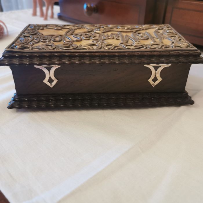 Guarda jóias de pau santa e prata