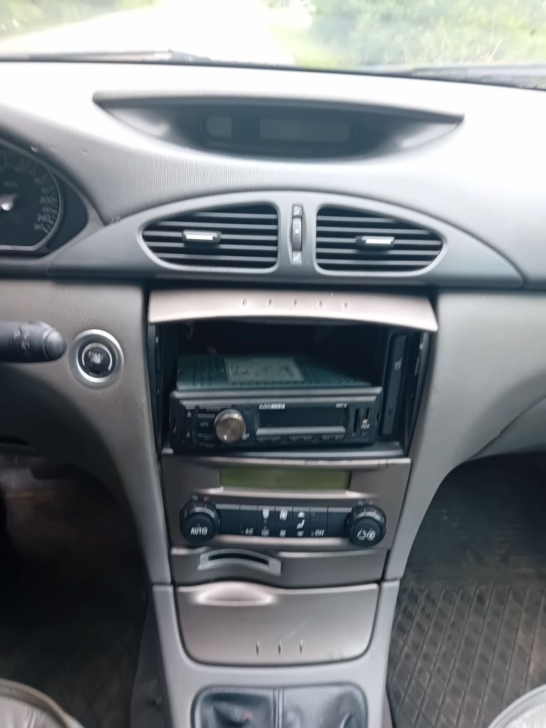 Sprzedam Renault Laguna II 1.8 z gazem