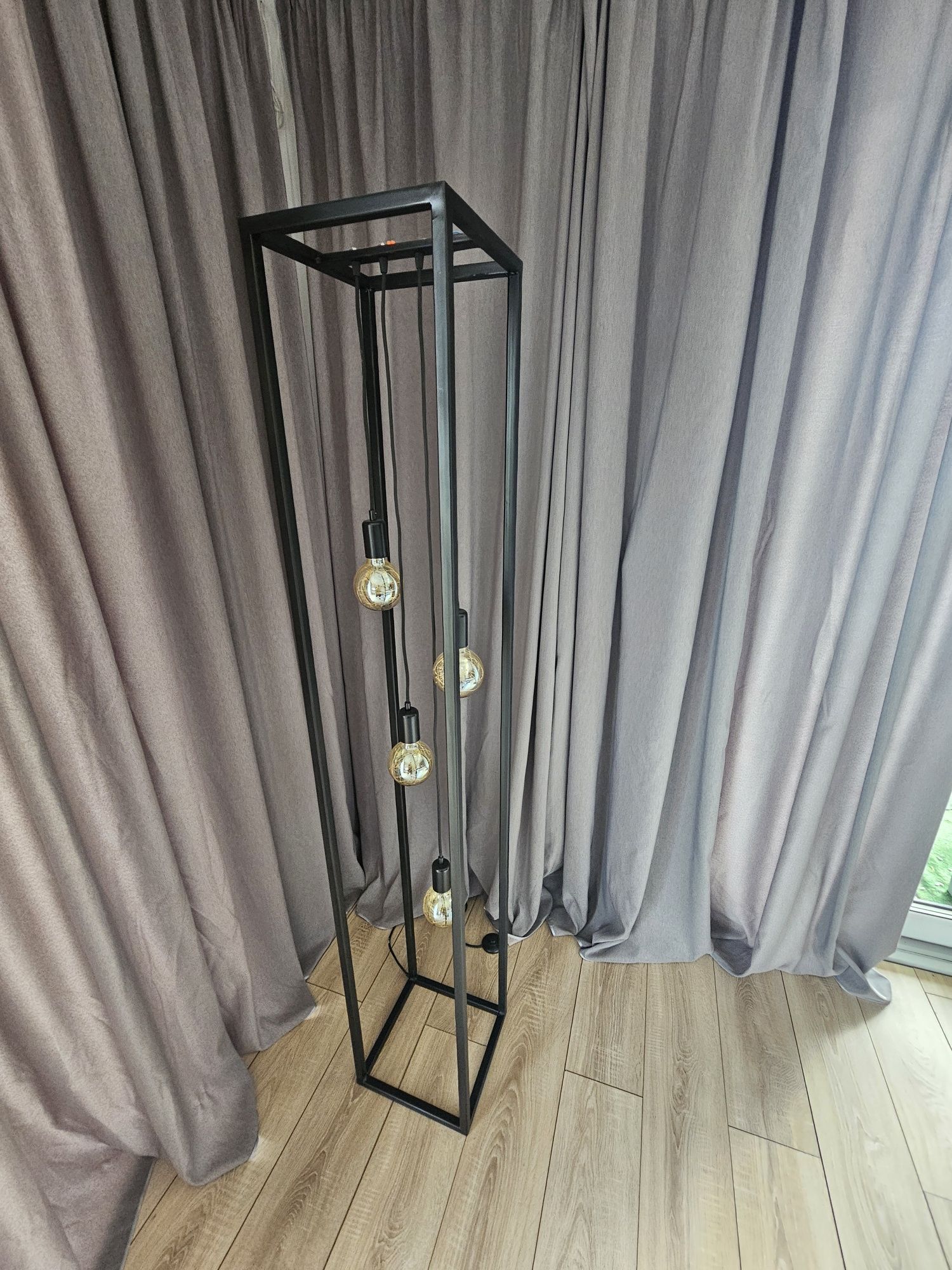 Lampa stojąca w stylu loft