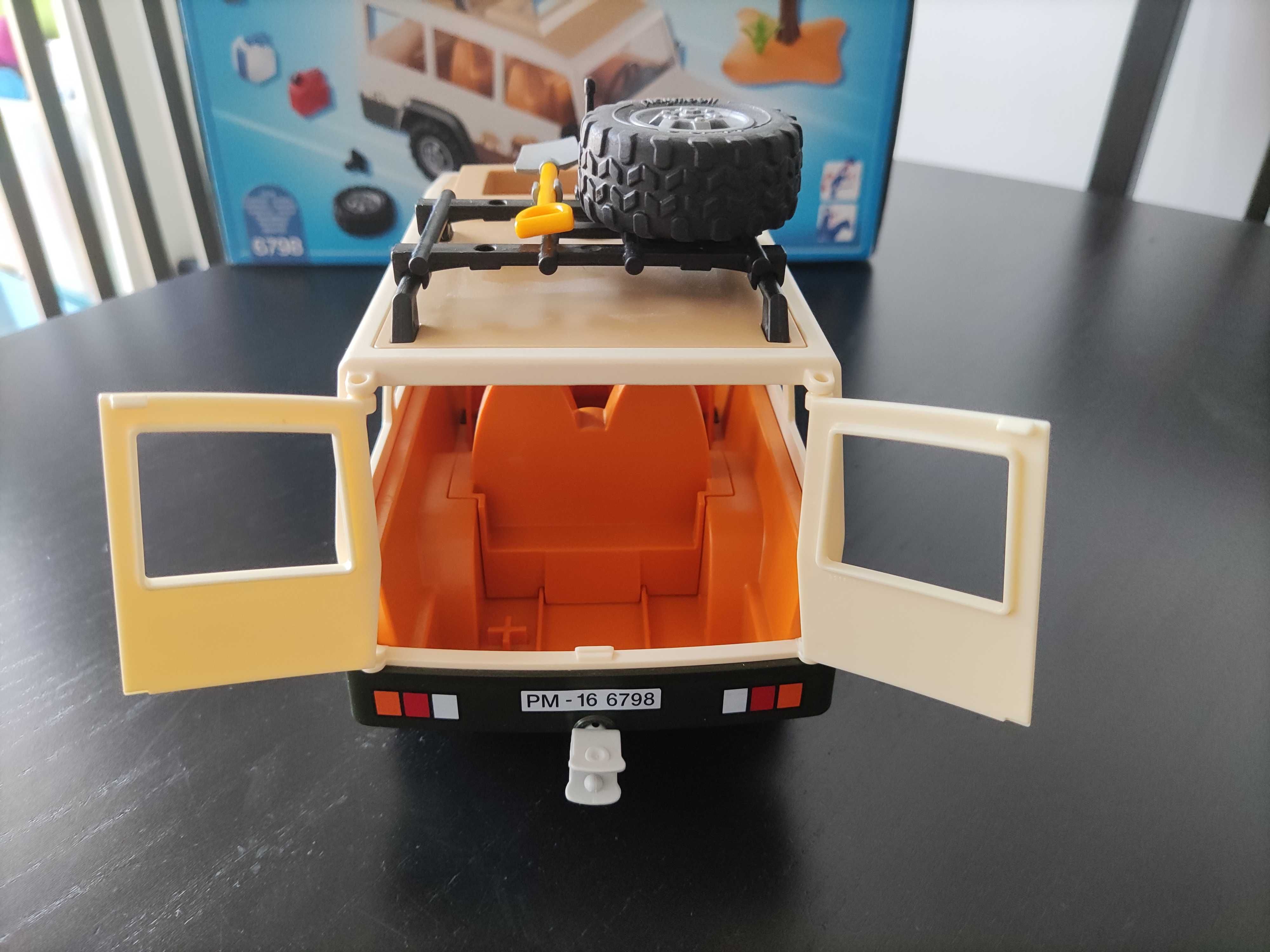 PLAYMOBIL Wild Life 6798 Samochód terenowy z wyciągarką