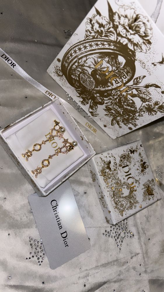 Dlugie złote kolczyki Christian Dior CD od reki