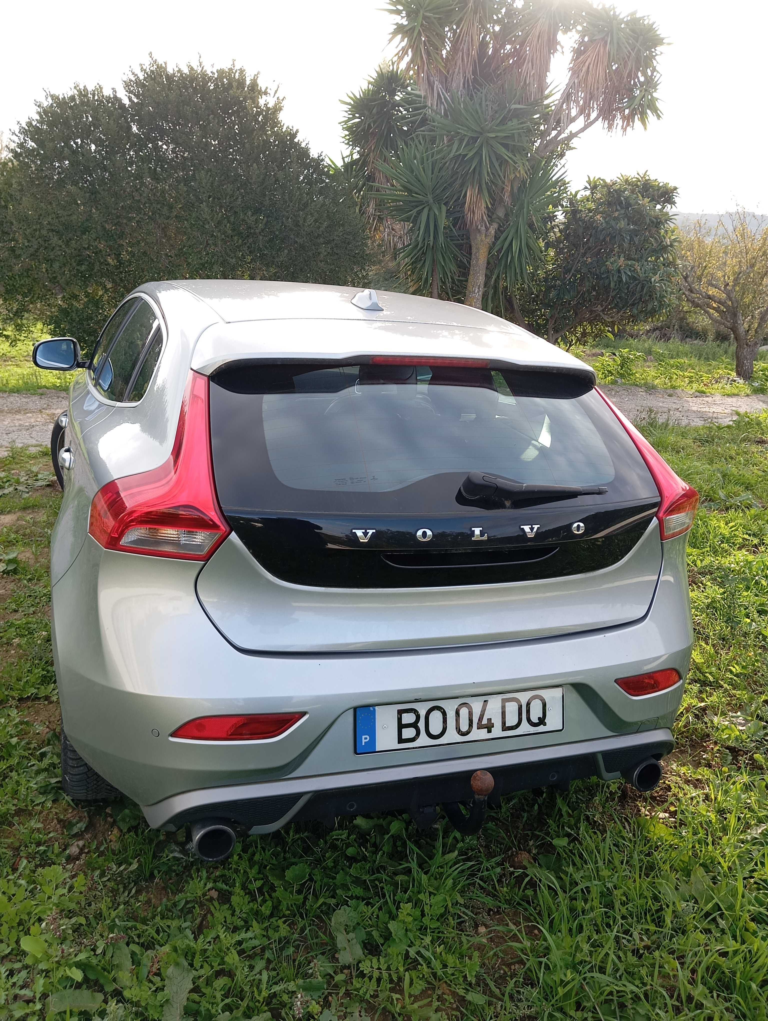 Volvo V40 R design