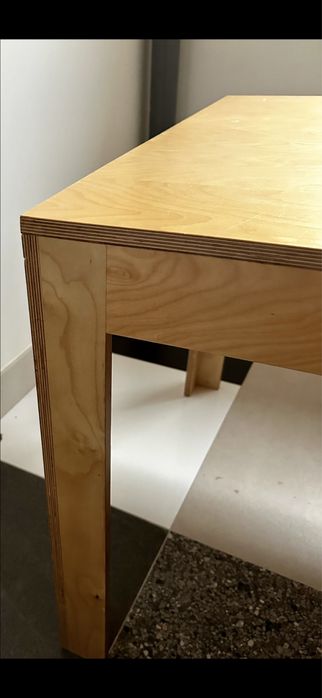 Mesa em madeira em bom estado. 180x90x76cm