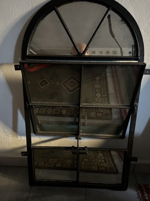 Stare okno żeliwne - lustro