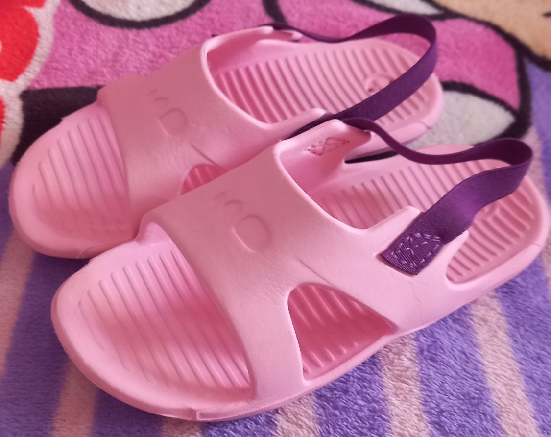 Nowe rozowe laczki/ sandalki dziewczece Decathlon Nabaiji 25-26 (17 cm