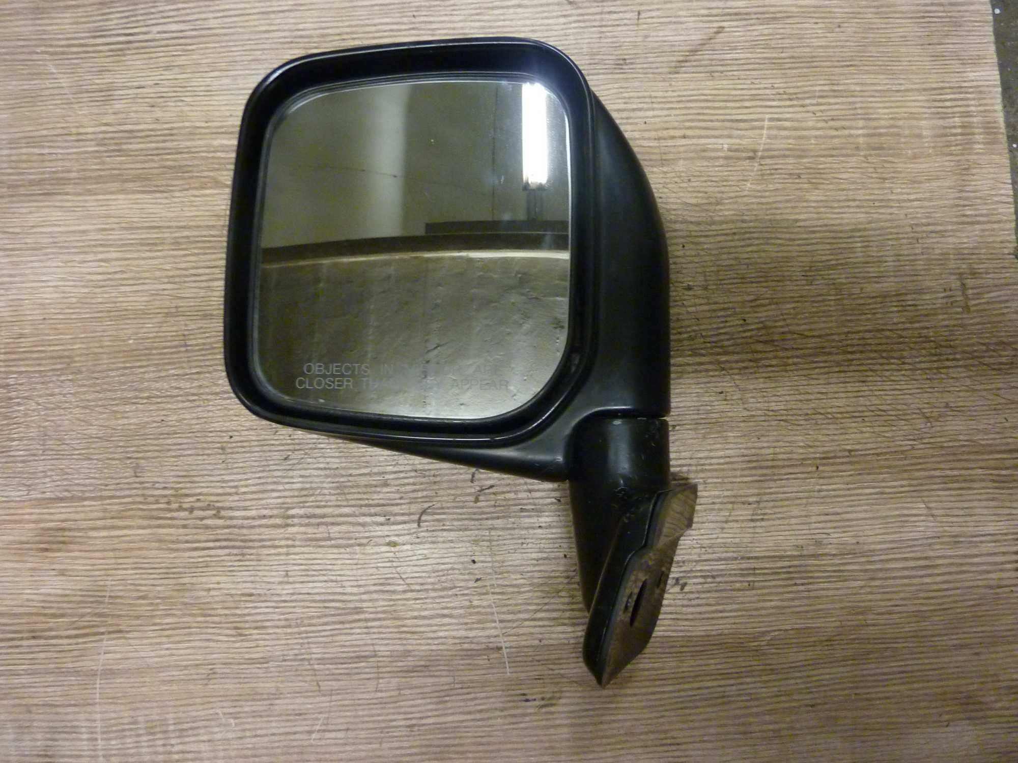 HYUNDAI GALLOPER 2,5D 98-03r. lusterko lewe czarne bez lakieru