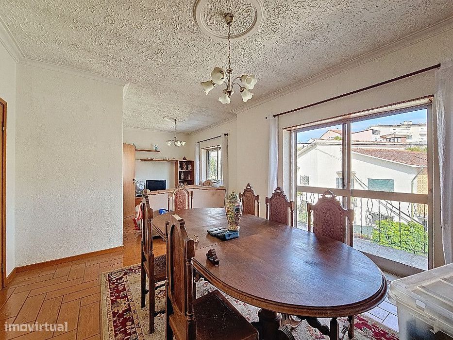 Apartamento T3 com aparcamento em Fala, São Martinho