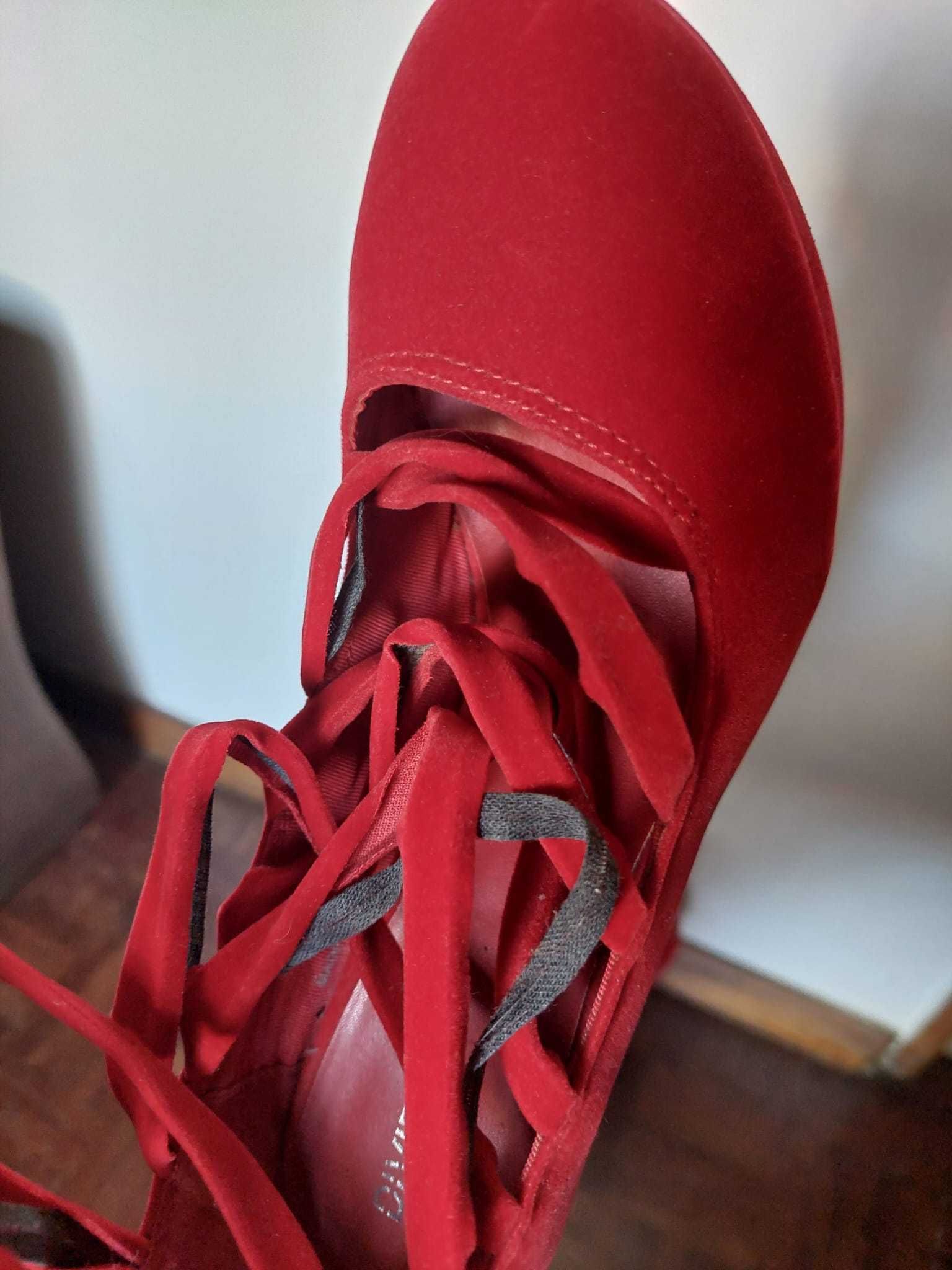 Sapatos cunha H&M