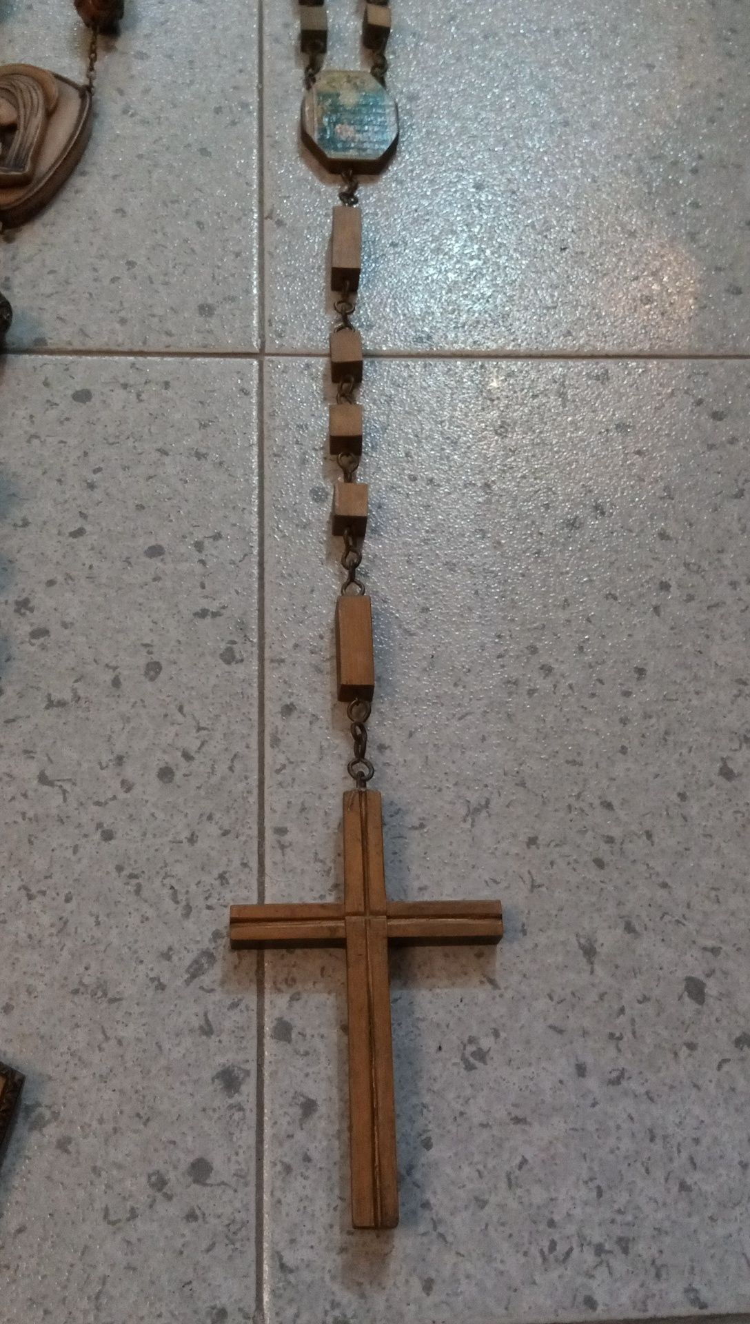 Crucifixos antigos de grandes dimensões