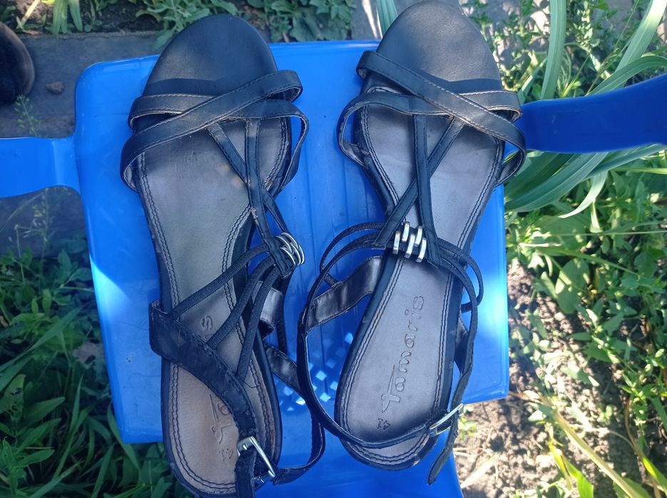 Босоножки на каблуке