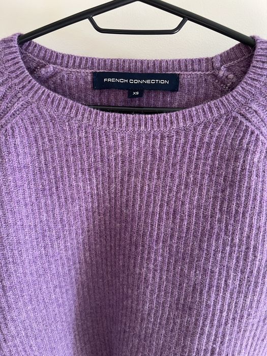 Вовняний короткий ліловий светр