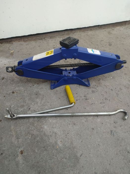 Домкрат автомобільний