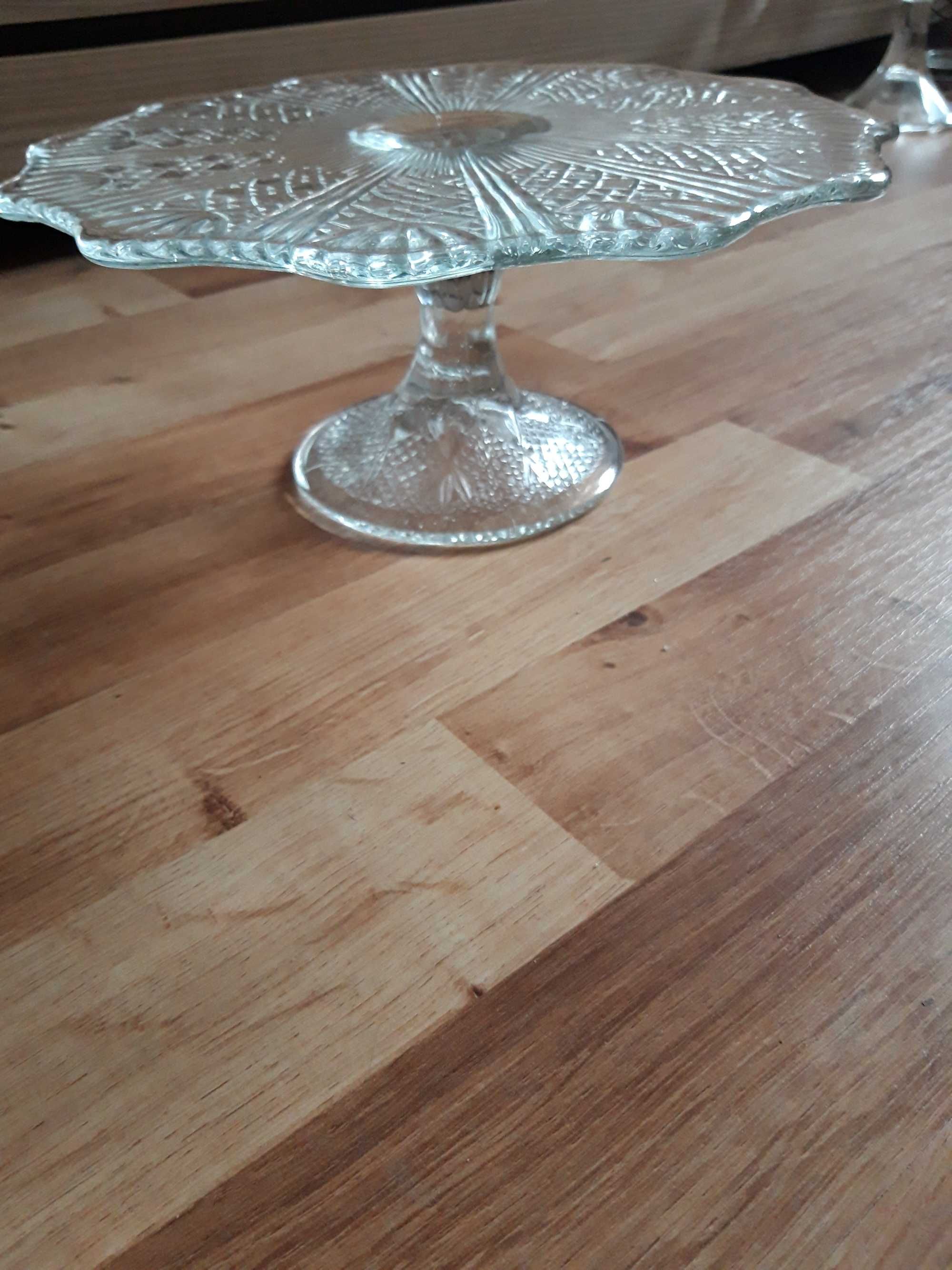 patera na nodze na torty