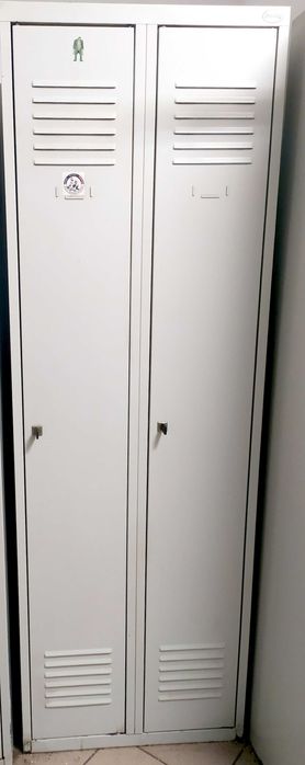 Stalowe szafki  ubraniowe, pracownicze, BHP  w kolorze jasnoszarym