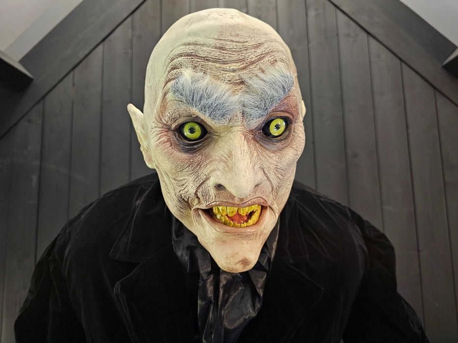 Vampire Realistyczny Ruchomy Animowany LED Wampir USA 220cm Halloween