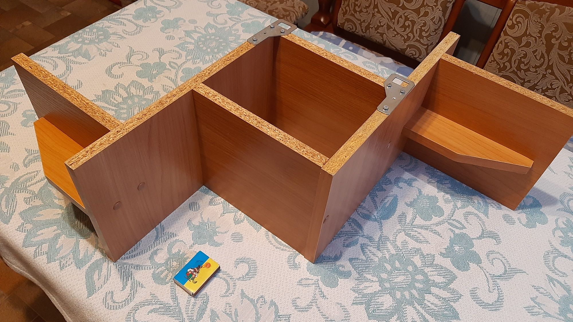 Поличка настінна навісна. Продам